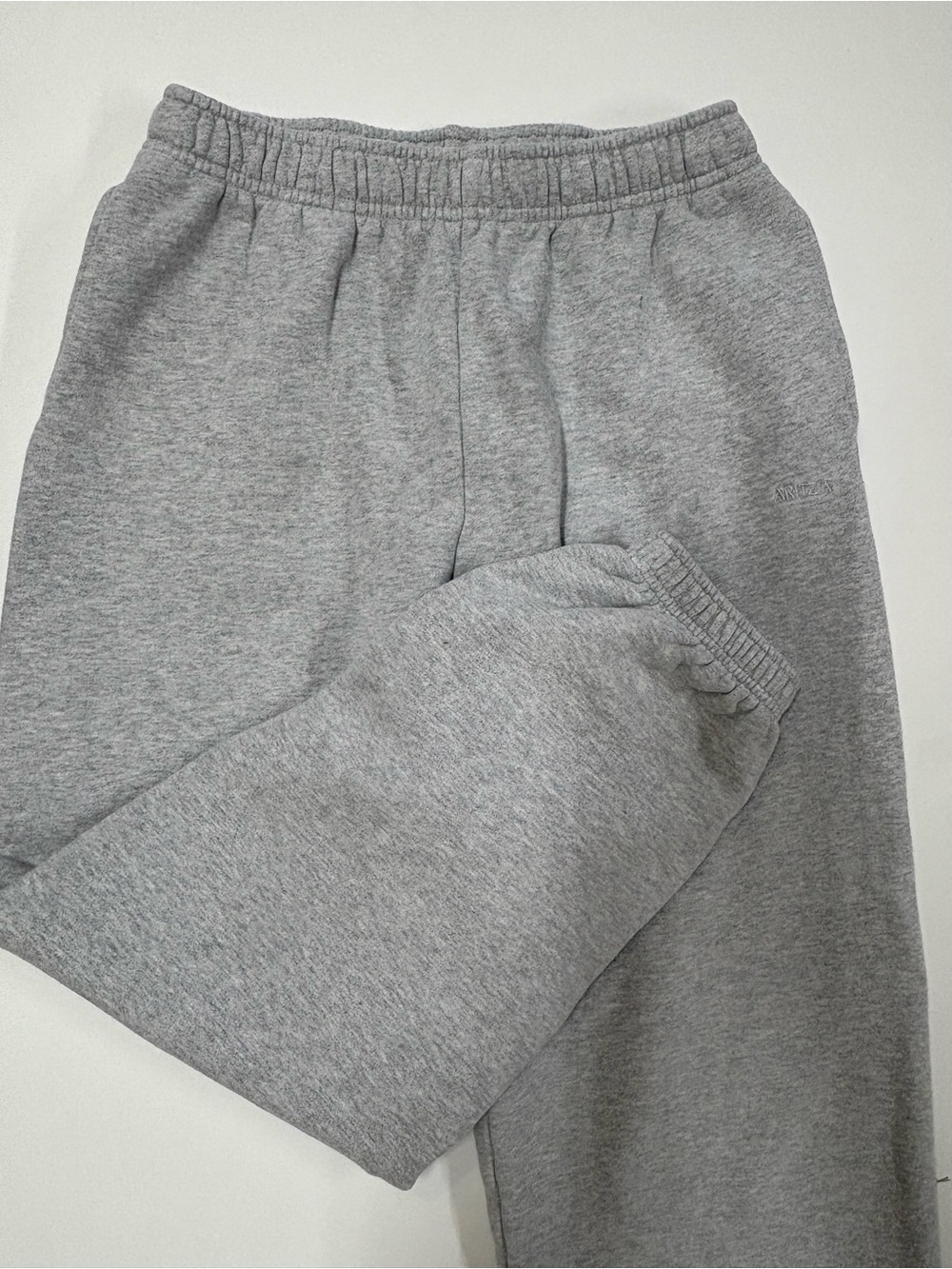 Aritzia Cuffed Heather Chrome Sweatpants